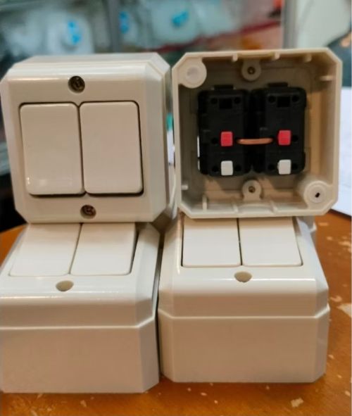 Saklar Ganda Tempel Broco